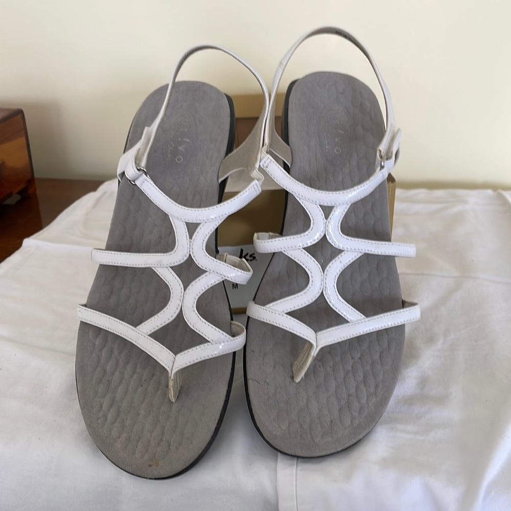 Clarks dress sandal. White. Size 10M. Excellent condition